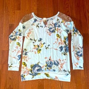 Women’s boutique lightweight top‎
